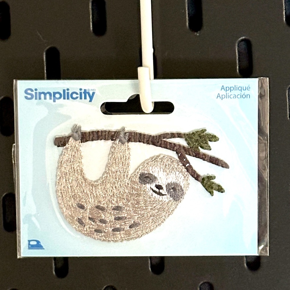 Simplicity iron on patch of a sloth in gray color